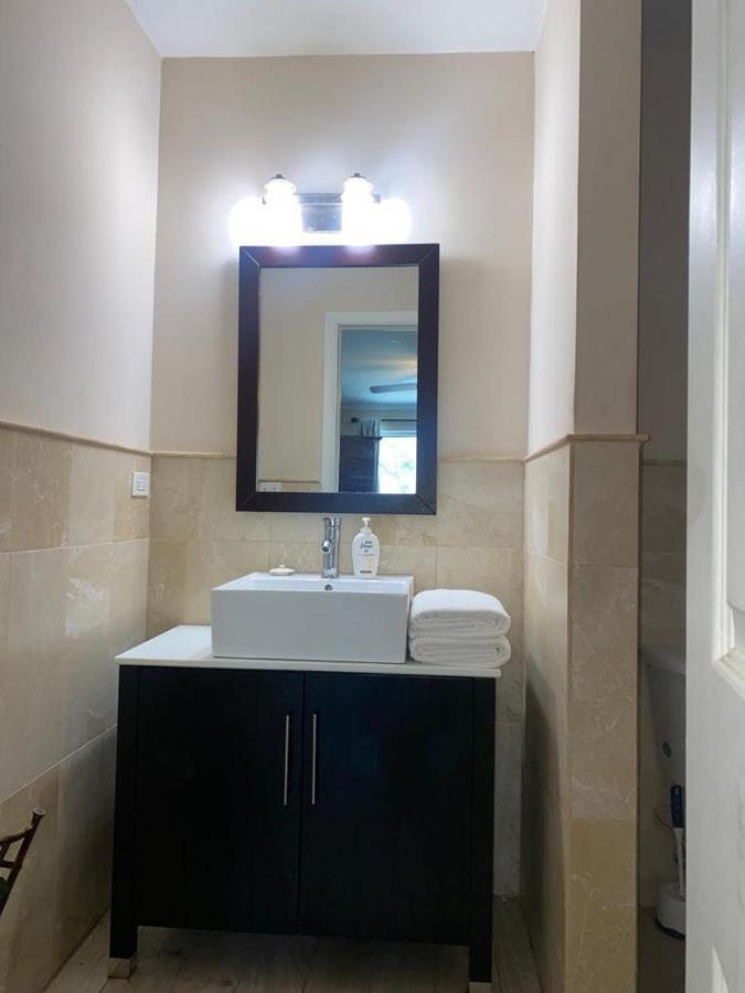 Cozy Beach Townhouse-Shared Space- Cash Only Nassau Exterior foto