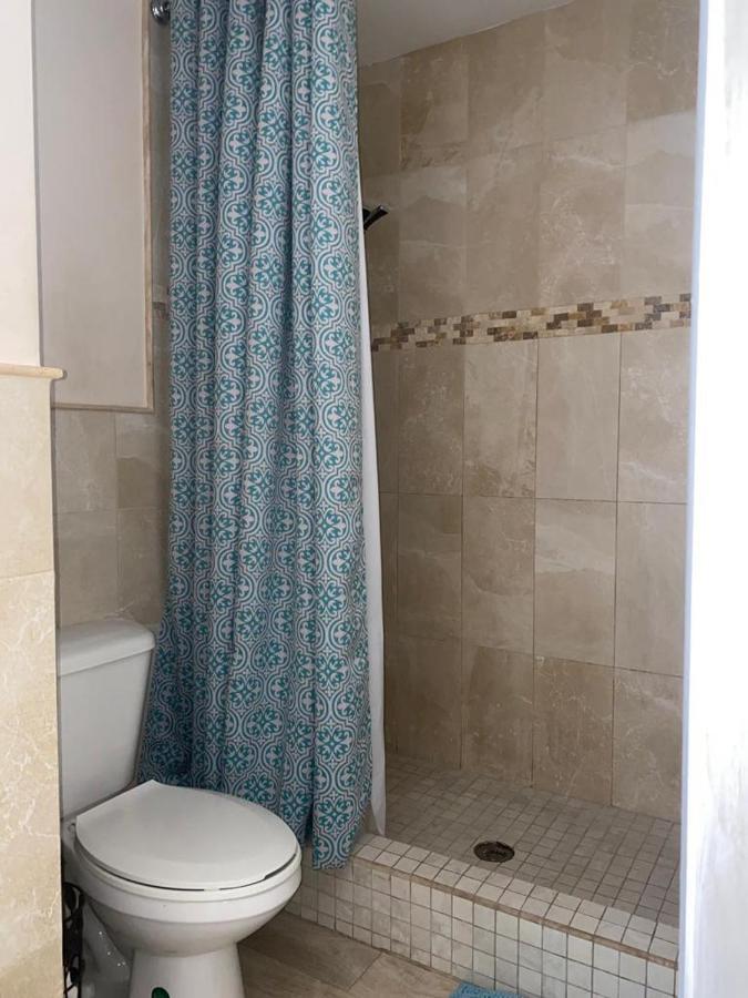 Cozy Beach Townhouse-Shared Space- Cash Only Nassau Exterior foto