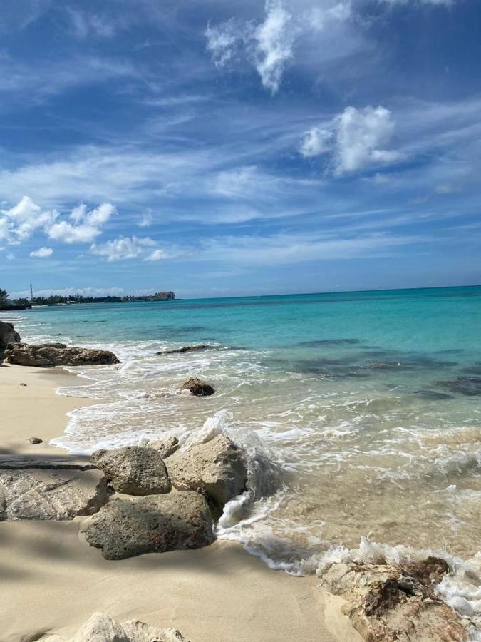 Cozy Beach Townhouse-Shared Space- Cash Only Nassau Exterior foto